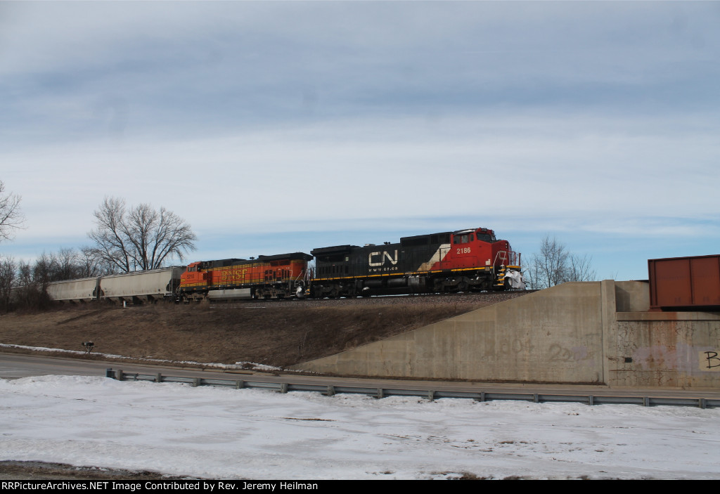 CN 2186 & BNSF 5210 (1)